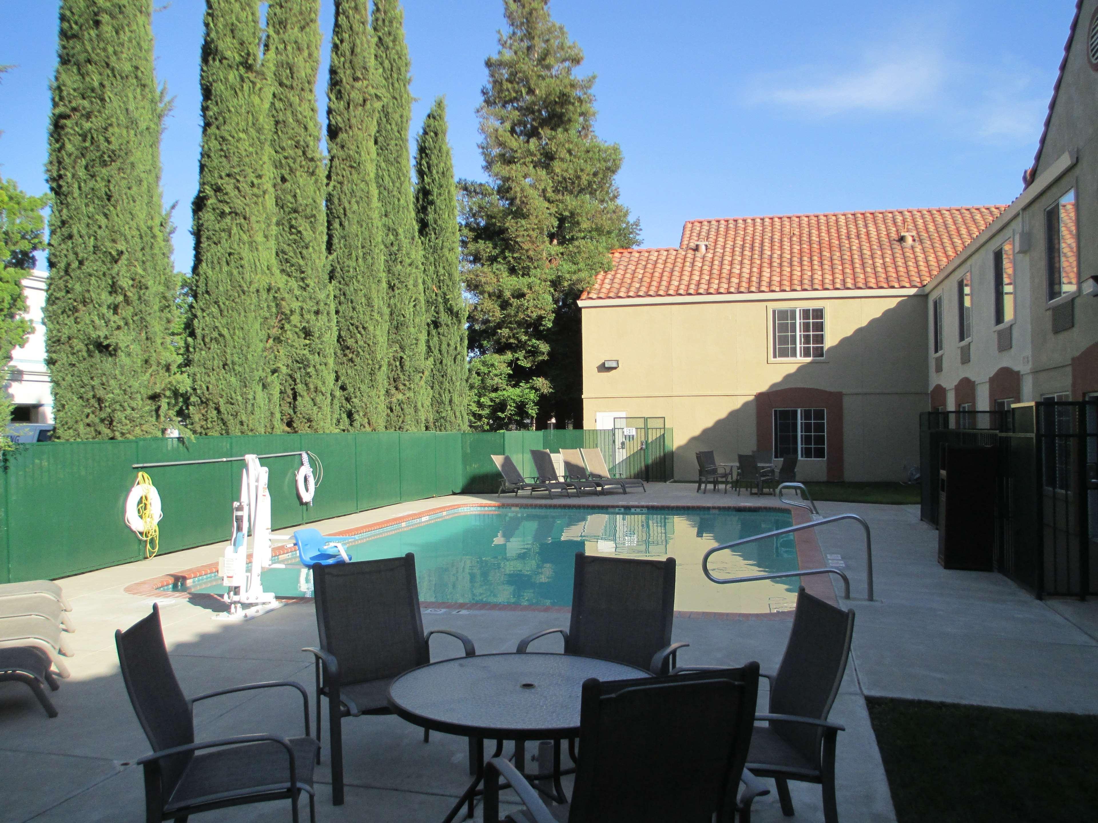 Best Western Brentwood Inn מראה חיצוני תמונה