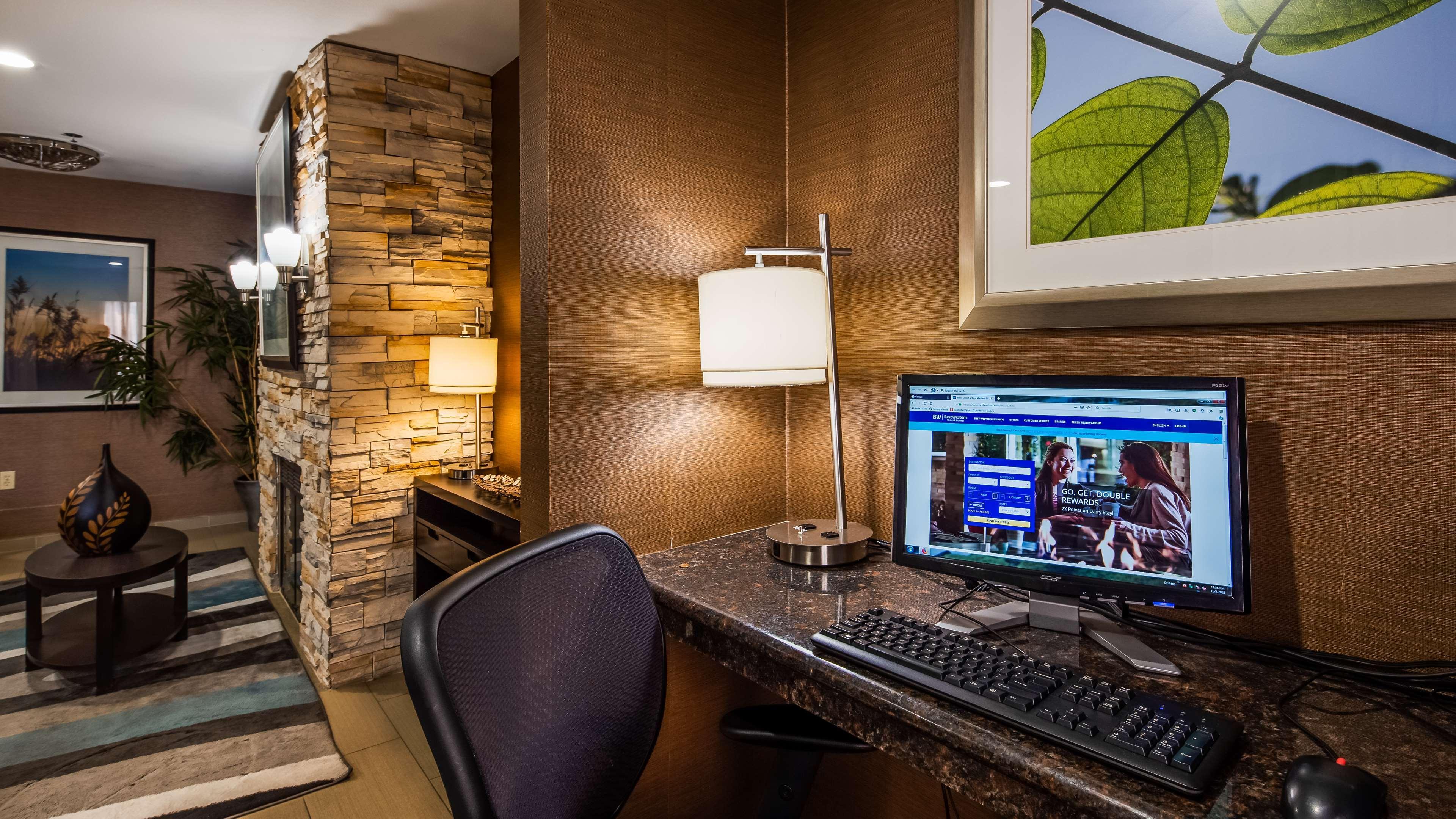 Best Western Brentwood Inn מראה חיצוני תמונה